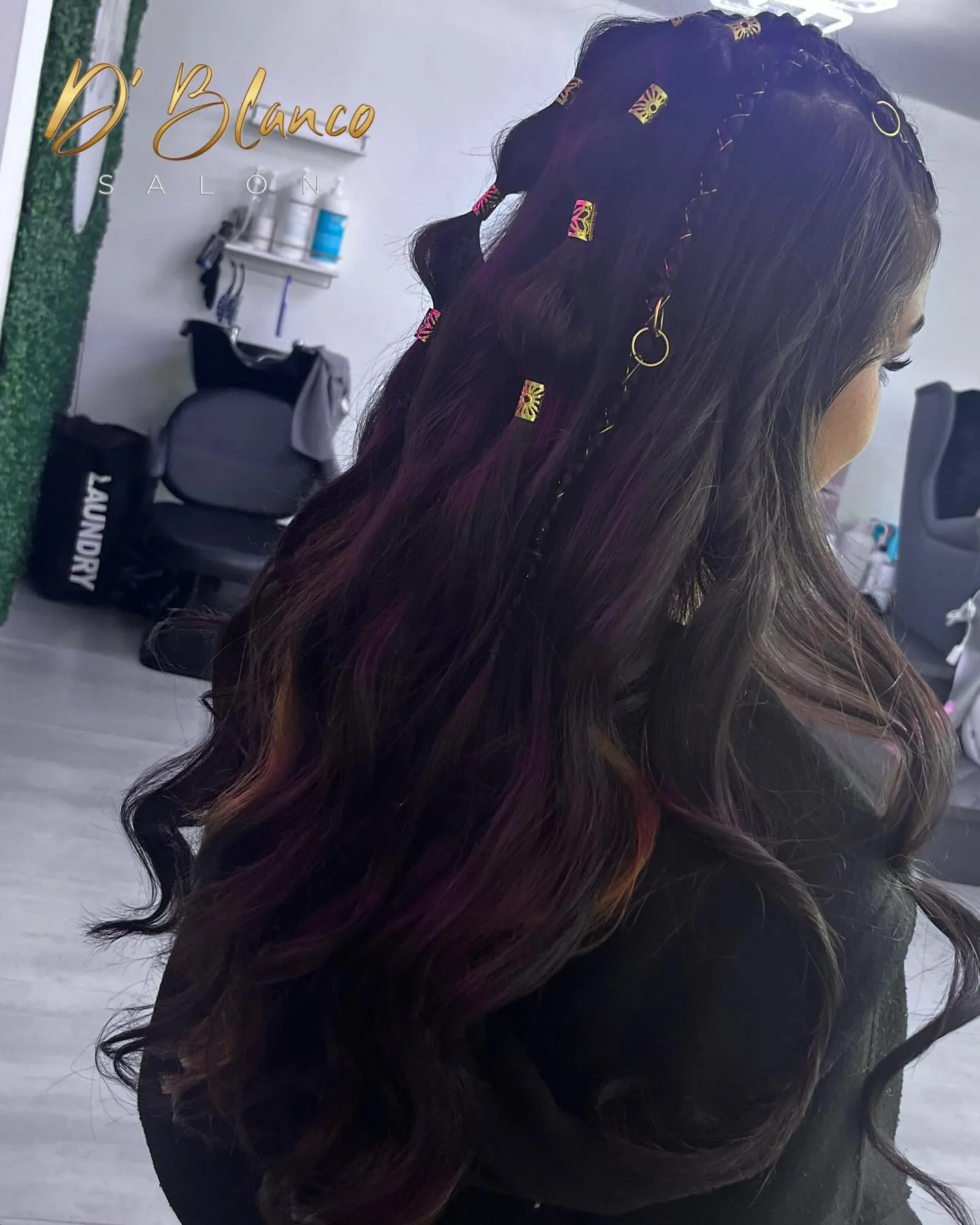 Trenzas con accesorios dorados — D'Blanco